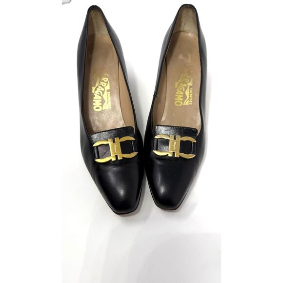 Salvatore Ferragamo VTG Black Leather Pumps Gold Logo Buckle Womens Size 9 AA - Picture 1 of 12